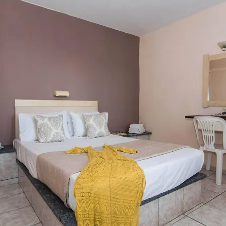 Ξενοδοχείο με διαμερίσματα Aspro Χερσόνησος